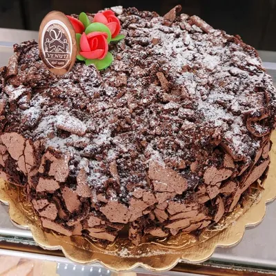 Messina ‘Black and White’ Dessert: A Showstopping Sicilian Celebration Cake