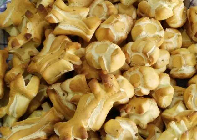 Sicilian scaurati biscuits from Ragusa