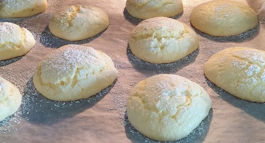 Golden, crisp Sicilian tabelle biscuits arranged on a ceramic tray