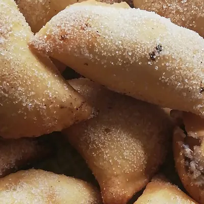 Sicilian Ricotta Cassatelle – Crisp Pastry Pockets Filled with Sweet Cream