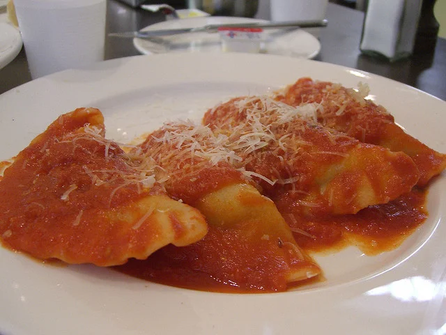 Ricotta cassatelle served with fresh tomato sauce