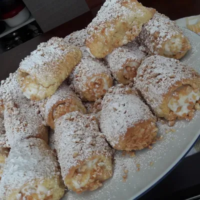 Sicilian Almond Ricotta Shells (Ciarduna): A Sweet Crunch with a Heart of Cream