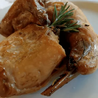 Coniglio all'arrabbiata: Un gustoso secondo piatto della tradizione siciliana