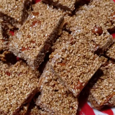 Cubbaita o giuggiulena: Il dolce croccante della tradizione siciliana