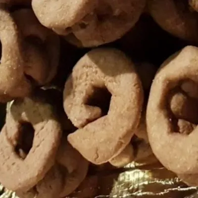 Cuḍḍireḍḍi di Delia: Tradizionali dolci siciliani a forma di corona