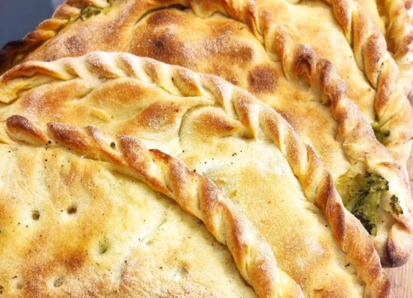 Cuḍḍuruni di Lentini con anciti appena sfornato e dorato