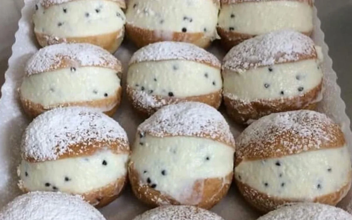 Graffe trapanesi con crema di ricotta e zucchero a velo