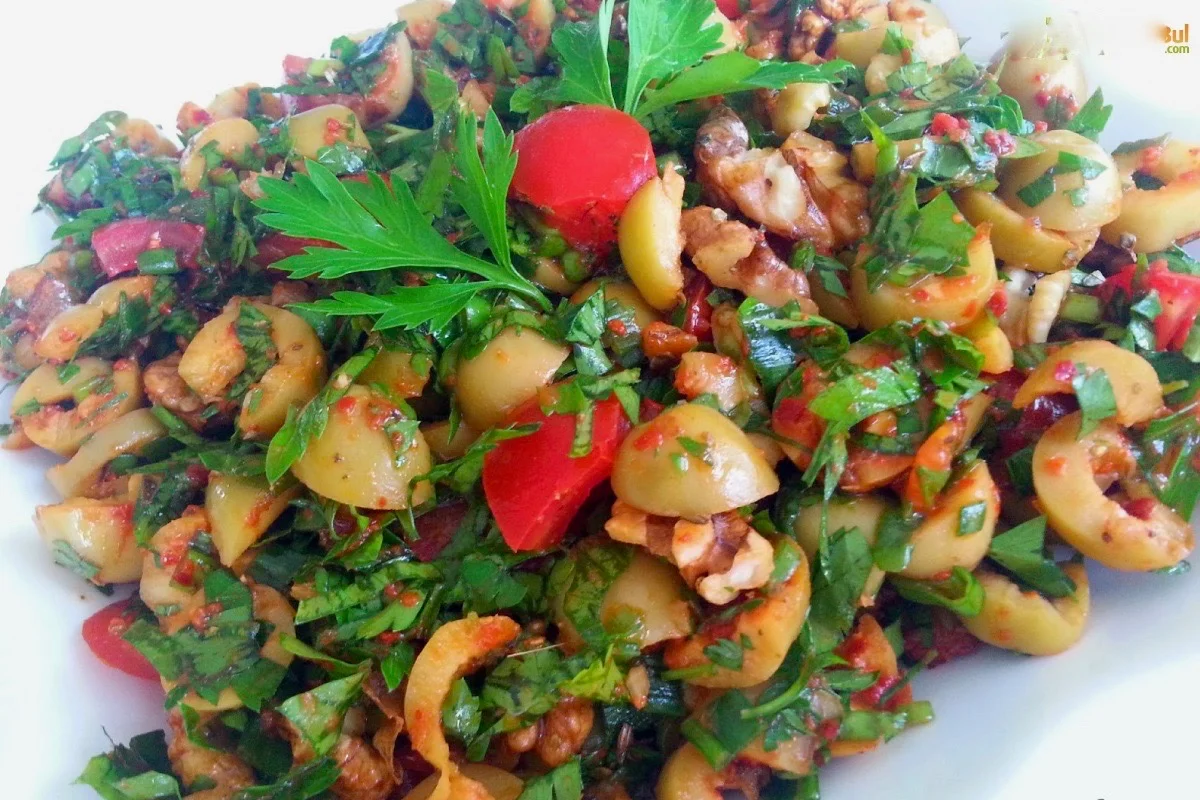 Insalata di olive verdi schiacciate: Ricetta autentica siciliana