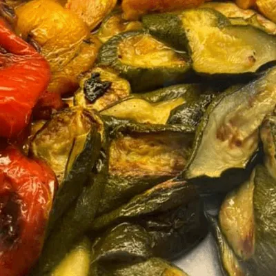 Insalata di ortaggi al cartoccio, un arcobaleno di sapori e colori