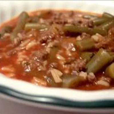 Minestra di fagiolini e salsiccia: un classico della tradizione siciliana