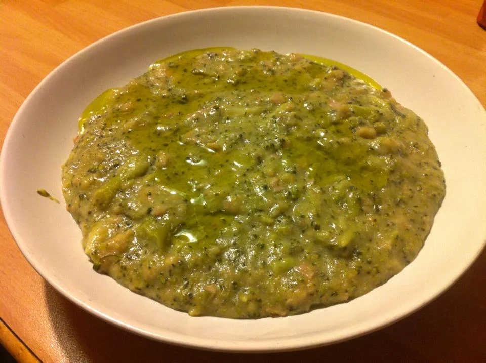 Paniccia ennese o frascatula di Sperlinga servita calda con pecorino grattugiato