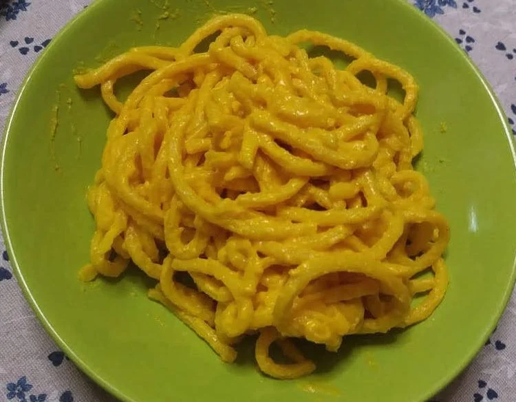 A burst of flavour: pasta with ricotta and saffron cream