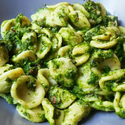 Pasta con i broccoletti verdi: un piatto invernale saporito e semplice