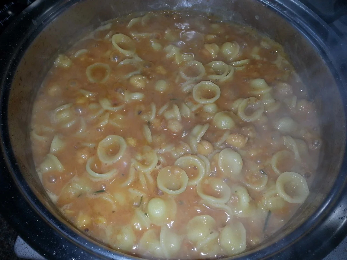 Pasta con i ceci alla palermitana