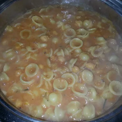 Pasta con i ceci alla palermitana: un piatto tradizionale siciliano ricco di sapore