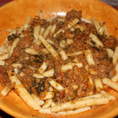 Pasta fresca (maccarruna di casa), un piatto tradizionale siciliano dal sapore autentico