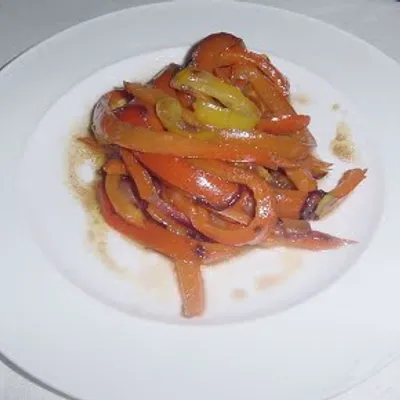 Peperoni in agrodolce: Un contorno siciliano colorato e delizioso