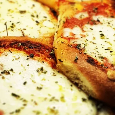 Pizzette siciliane, il tradizionale snack della tavola calda