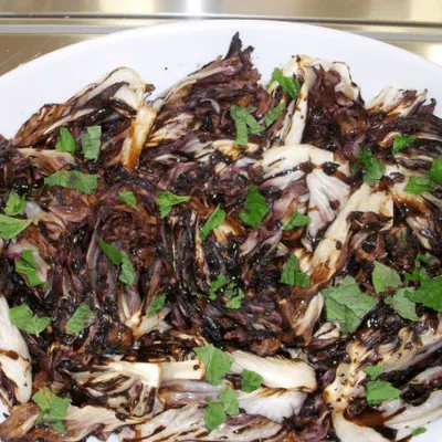 Radicchio arrosto in salmoriglio: un contorno siciliano ricco di sapore