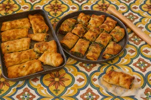 Zwischen Freunden und Aromen: Ein Besuch der Sagra della ’Mpanata e dei Piruna in Niscemi