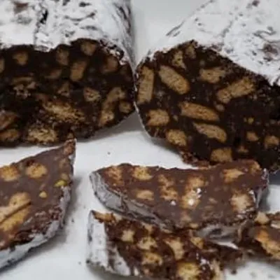 Salame turco: dolce siciliano al cacao e biscotti