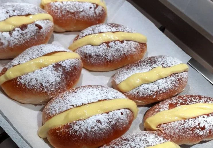 Messina-style Viennesi brioche filled with vanilla chantilly cream on Sicilian ceramic plate